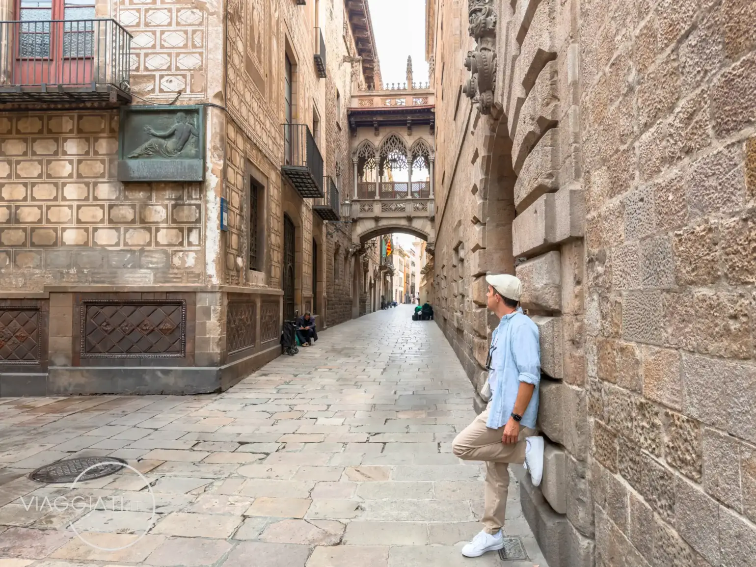 Carrer del Bisbe e Pont del Bisbe nel Quartiere Gotico di Barcellona