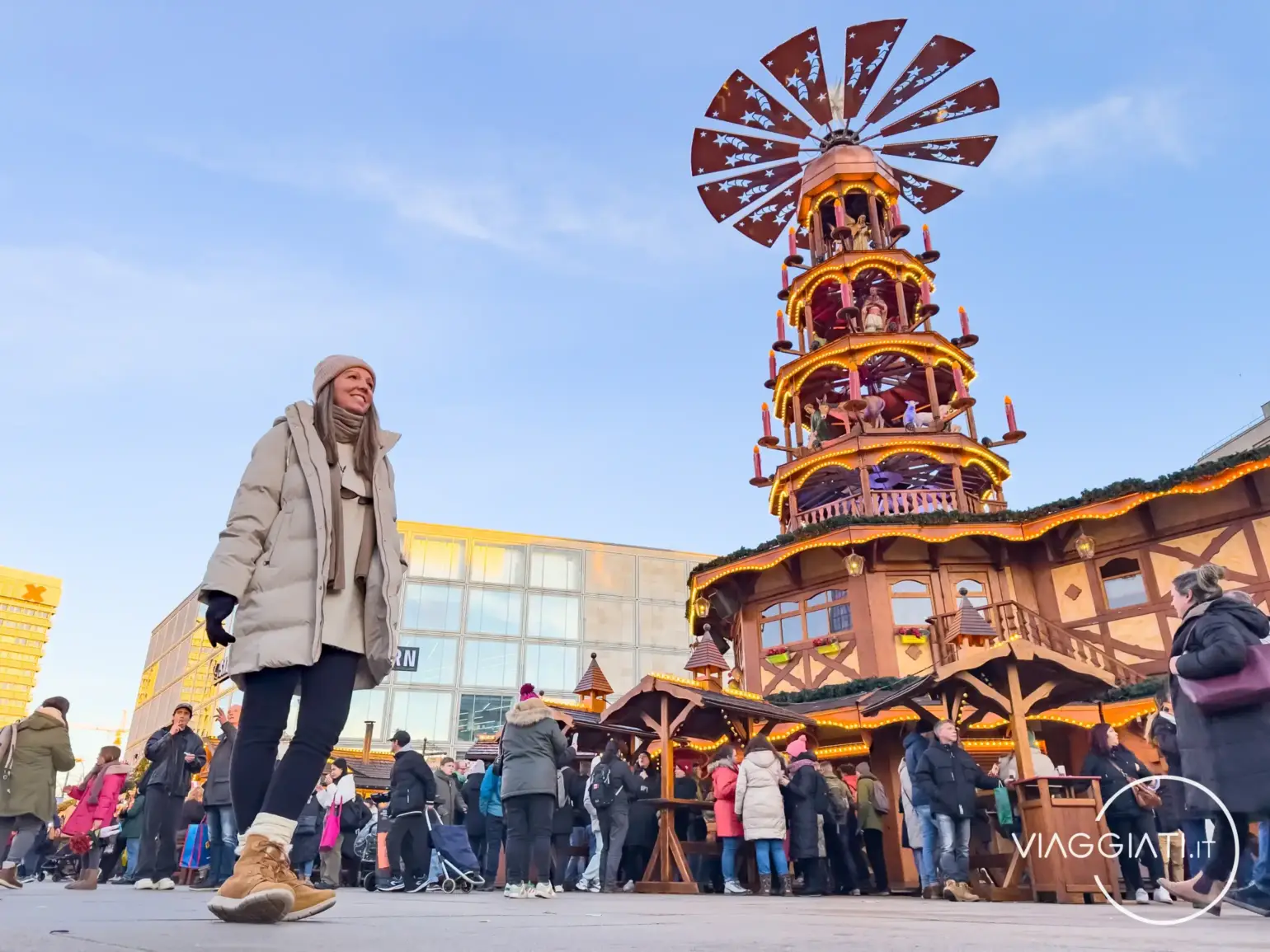 Piramide di Natale nel mercatino di Natale di Alexanderplatz