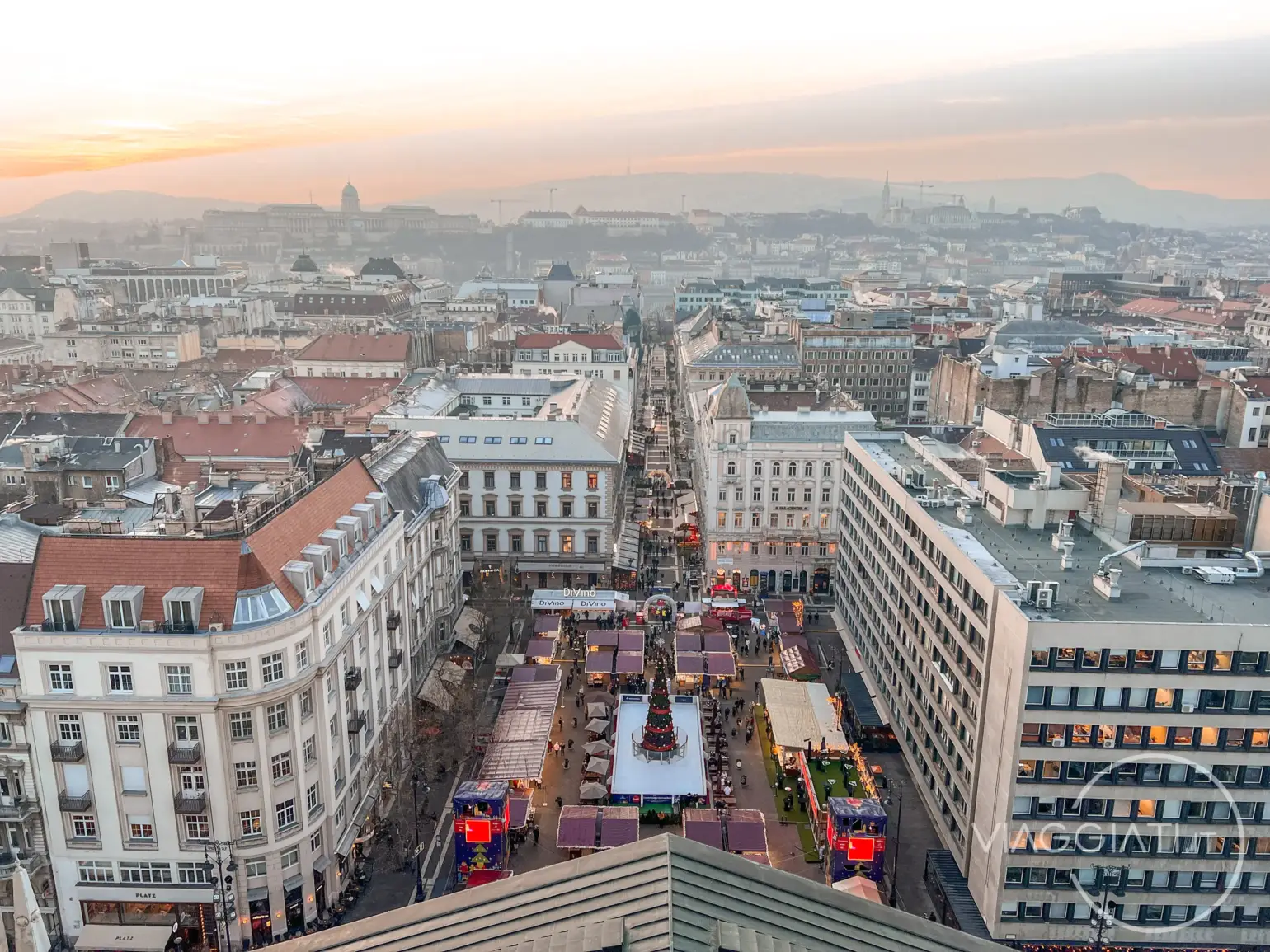 Vista sul mercatino di Natale dalla cupola della Basilica di Santo Stefano