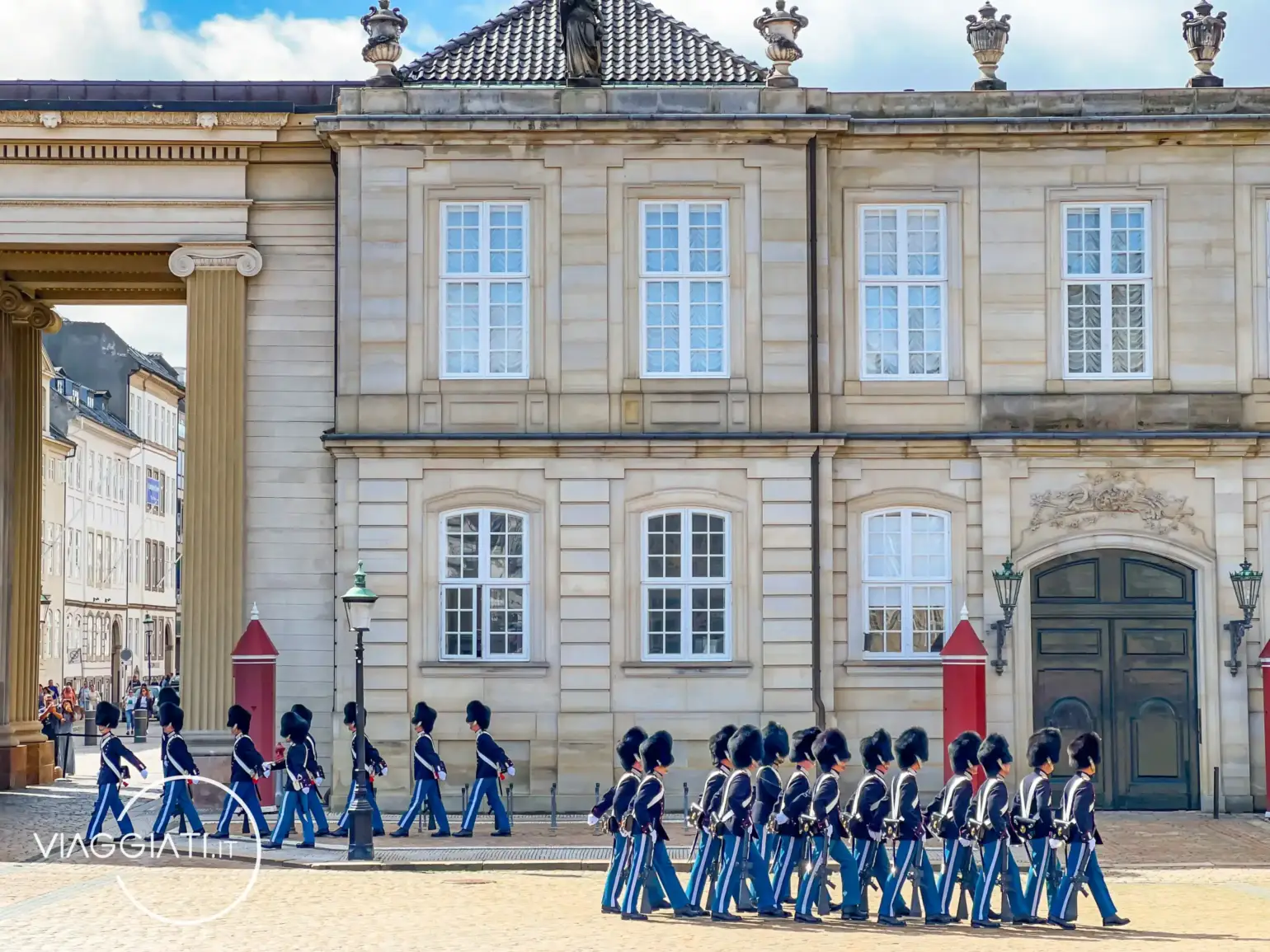 Cambio della guardia in piazza Amalienborg | Copenaghen