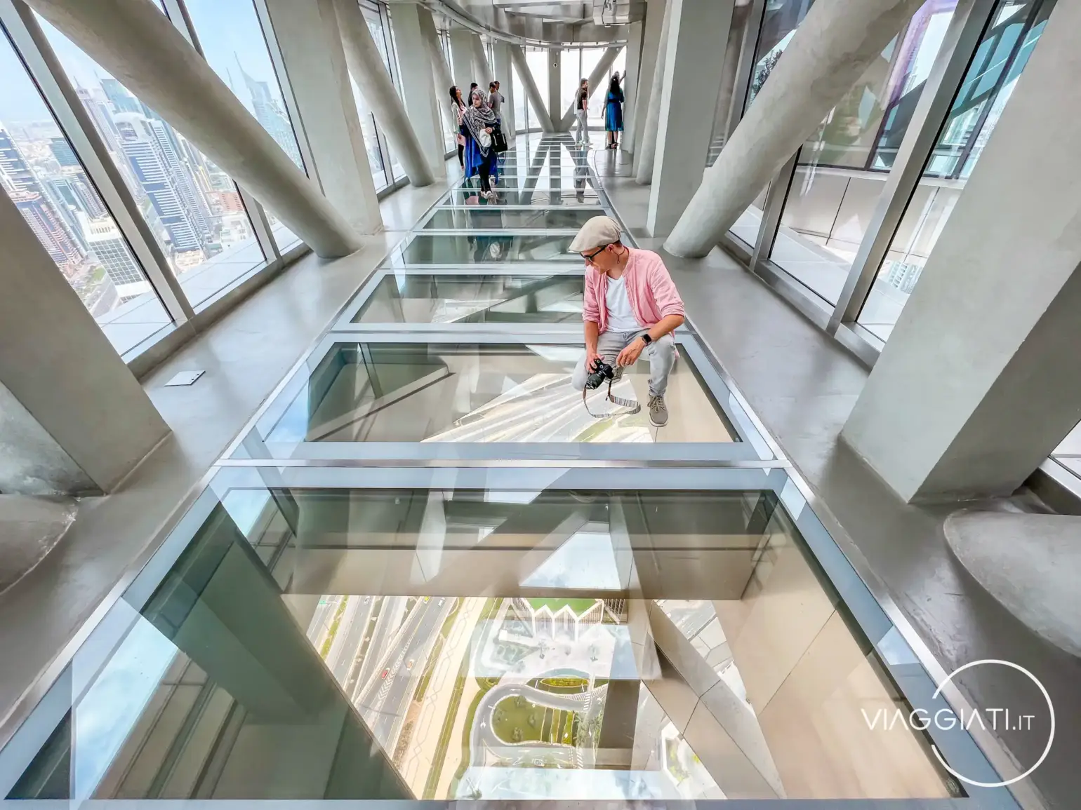 Passerella in vetro dello Sky Views Observatory | Cosa vedere a Dubai in 3 giorni