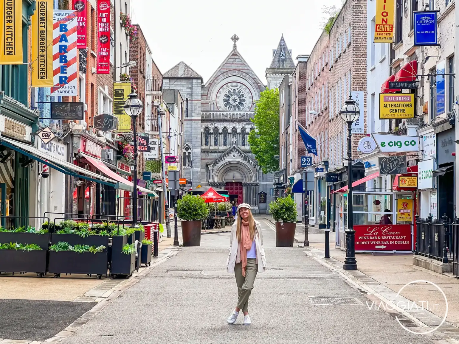 La chiesa di St Ann's si trova in una delle strade vicine a Grafton Street