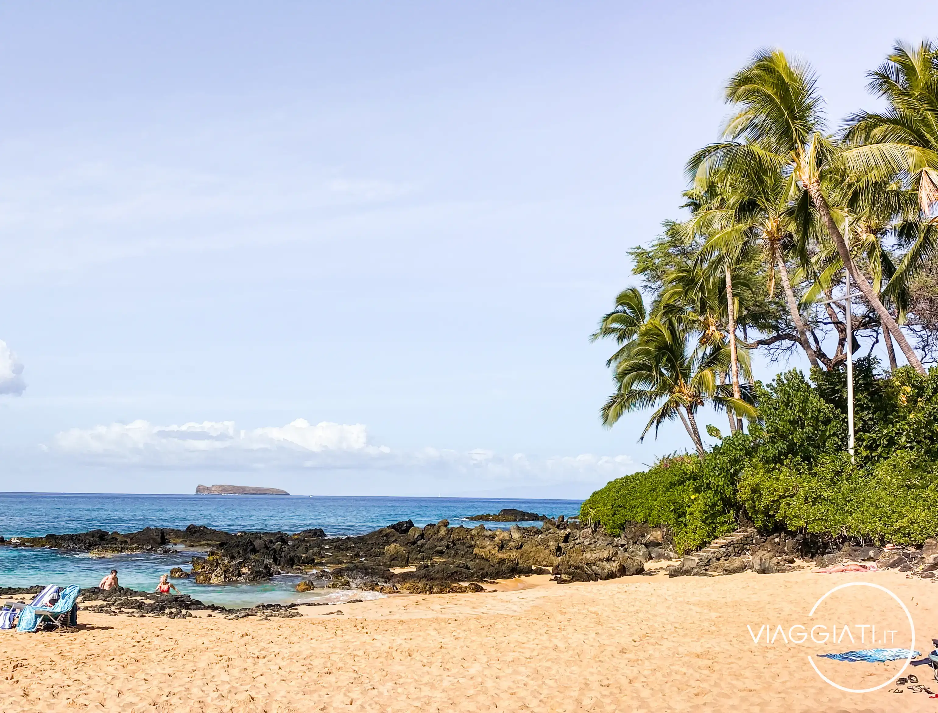Sullo sfondo si vede la piccola isola di Molokai