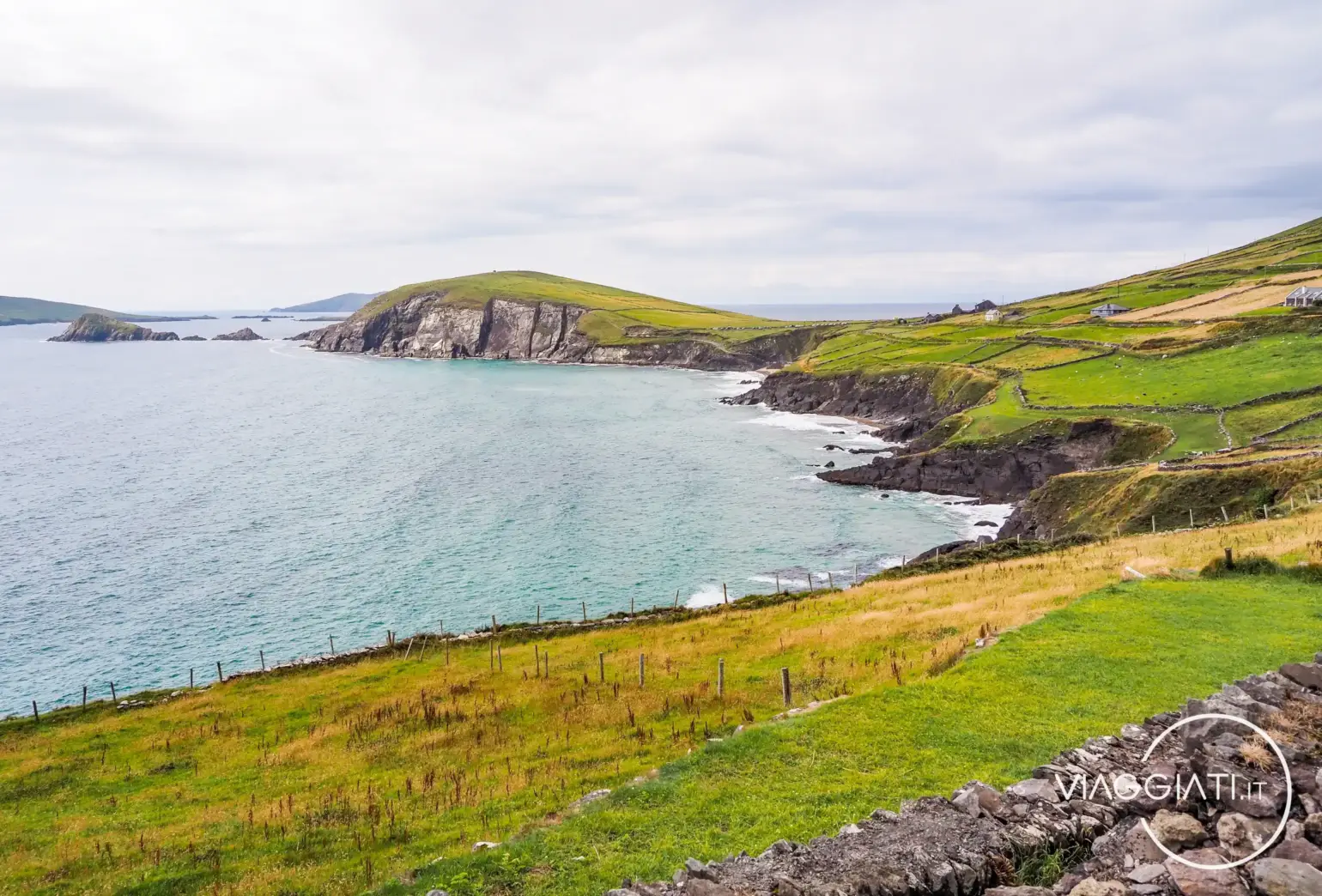 Auto a noleggio per l'itinerario in Irlanda.