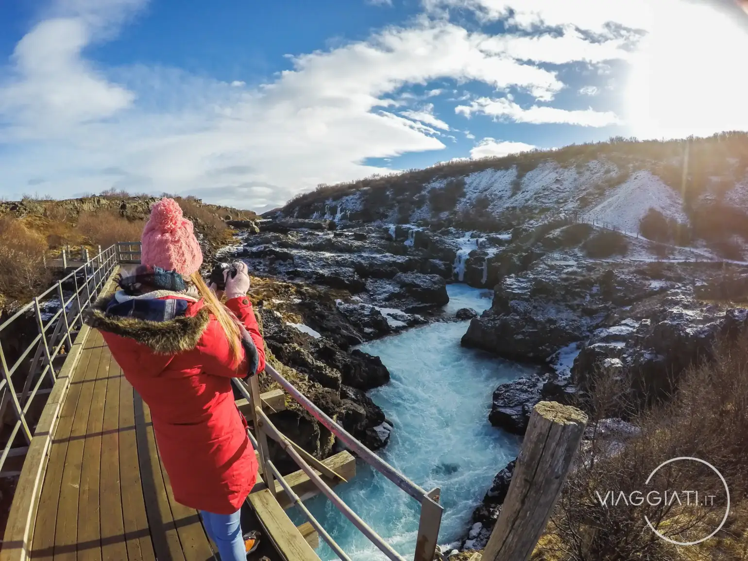 Cascata Hraunfossar: meno spettacolare di altre, ma con un colore dell'acqua bellissimo!