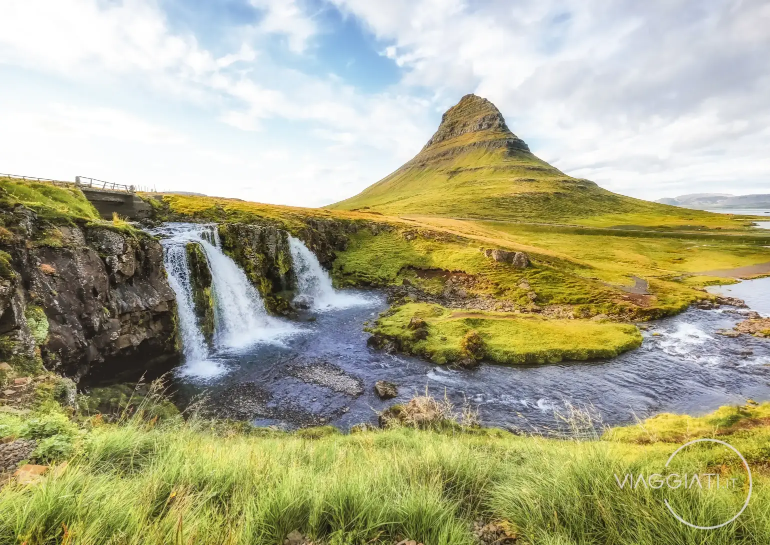 Monte Kirkjufell e cascata Kirkjufellsfoss