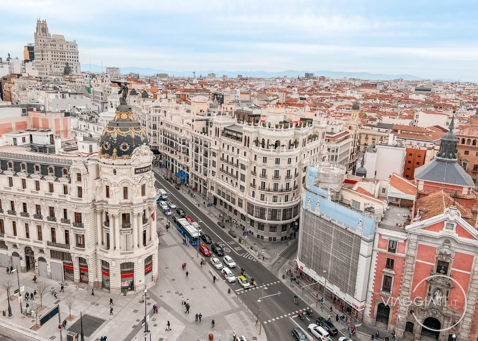 Vista dell’edificio Metrópolis dalla terrazza del Círculo de Bellas Artes