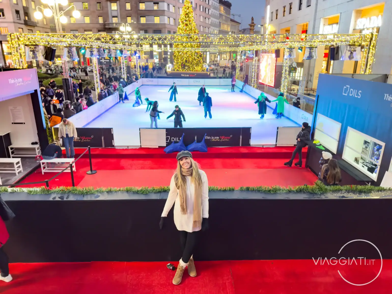 Pista di pattinaggio in Piazza San Babila | Natale a Milano