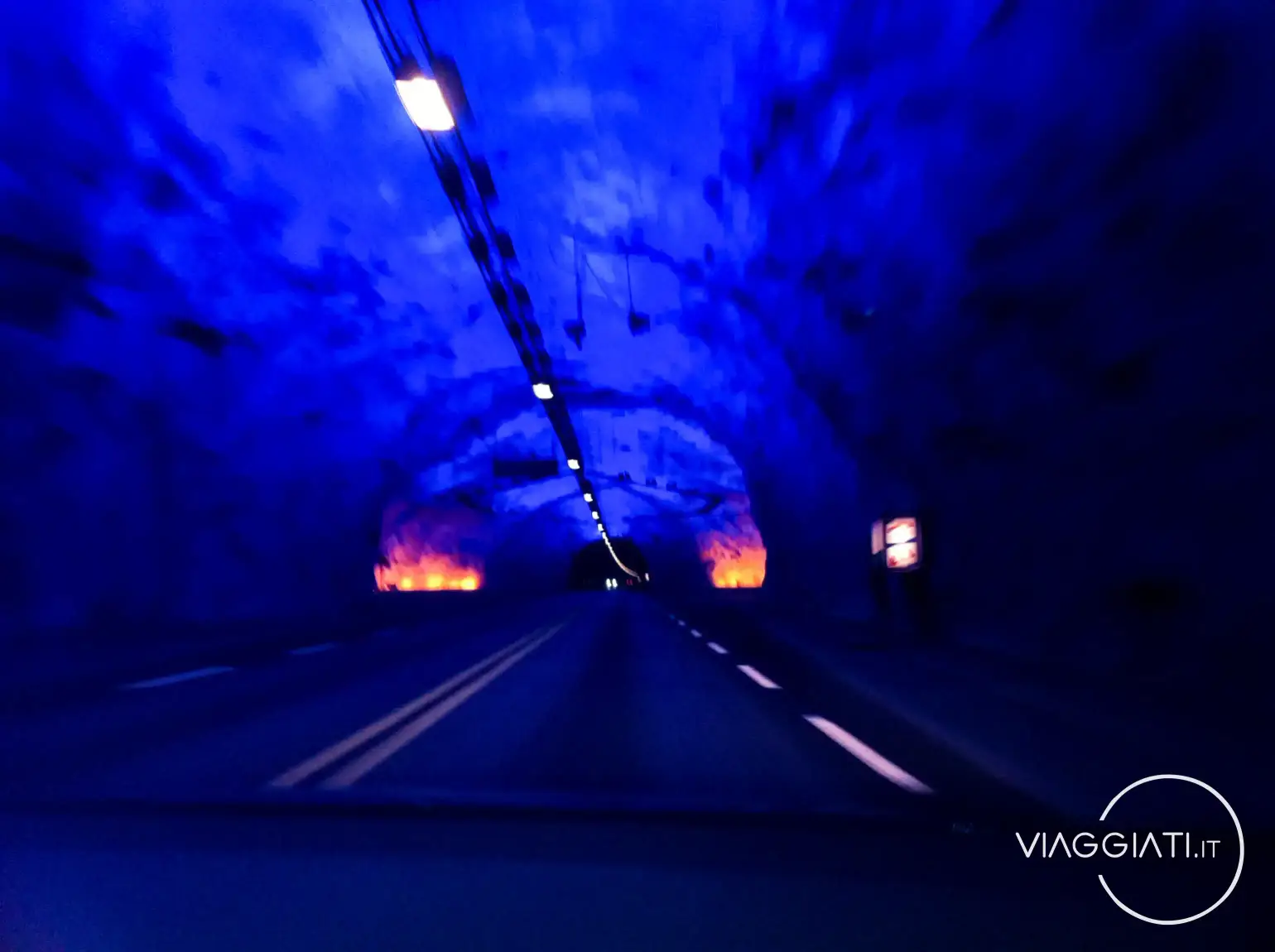 Attraversando la galleria di Lærdal durante il nostro road trip in Norvegia