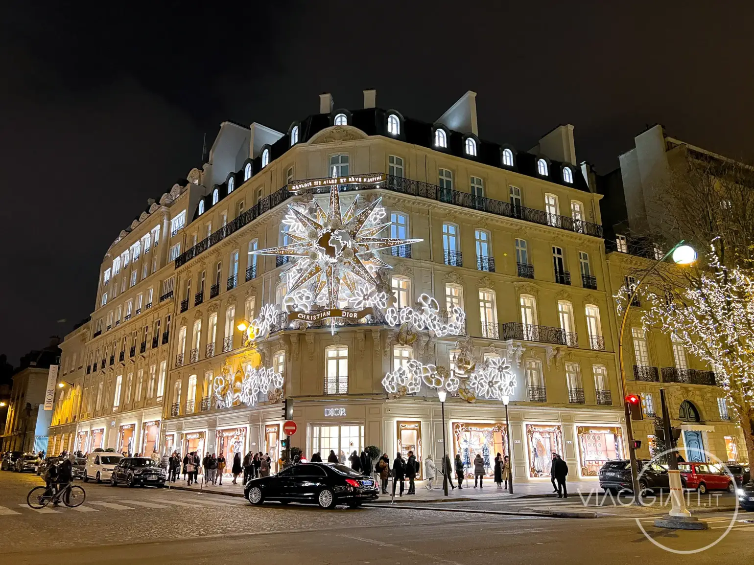 Boutique Dior in Avenue Montaigne a Natale
