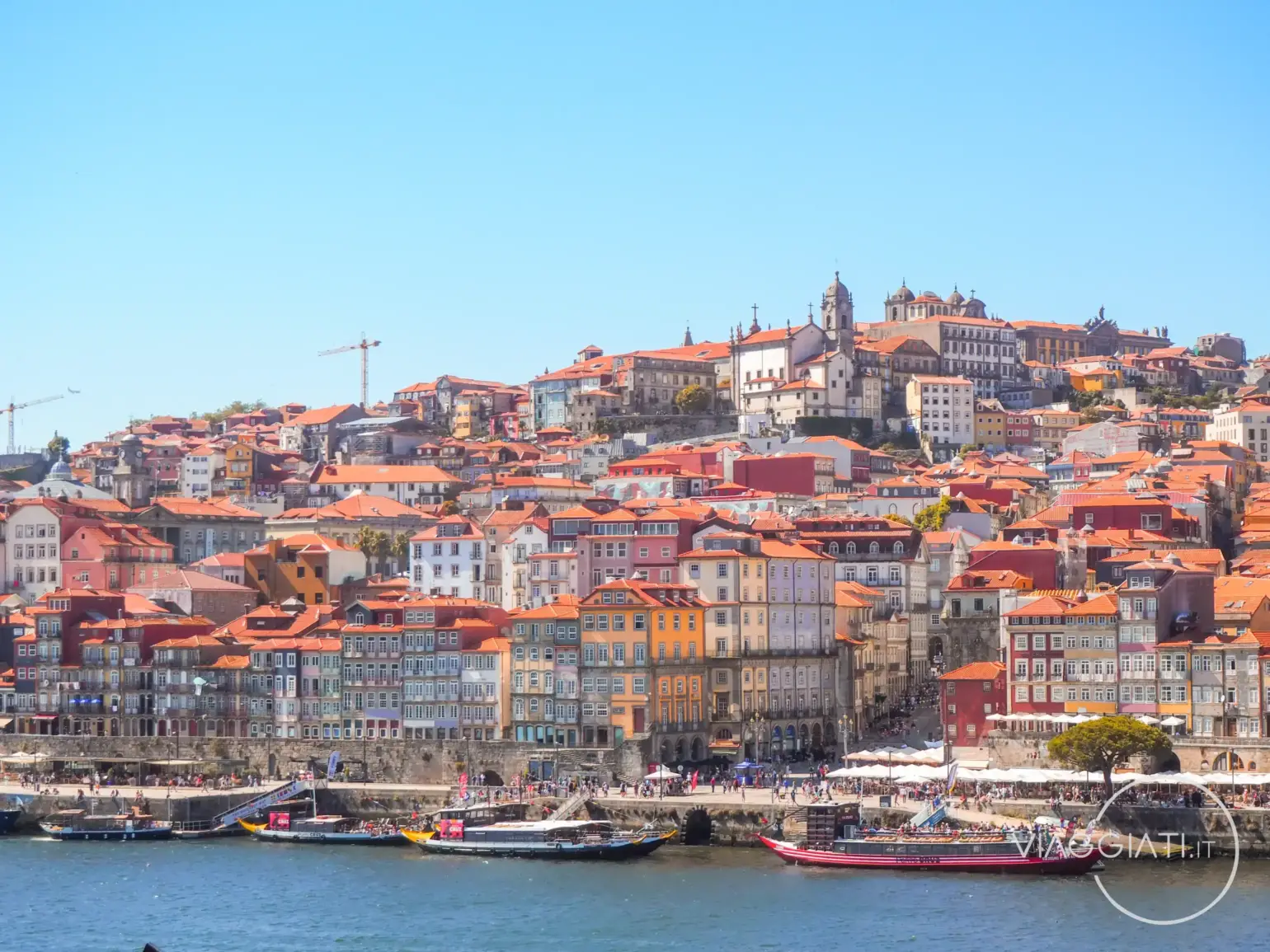 La Ribeira vista dall'altro lato del fiume Douro