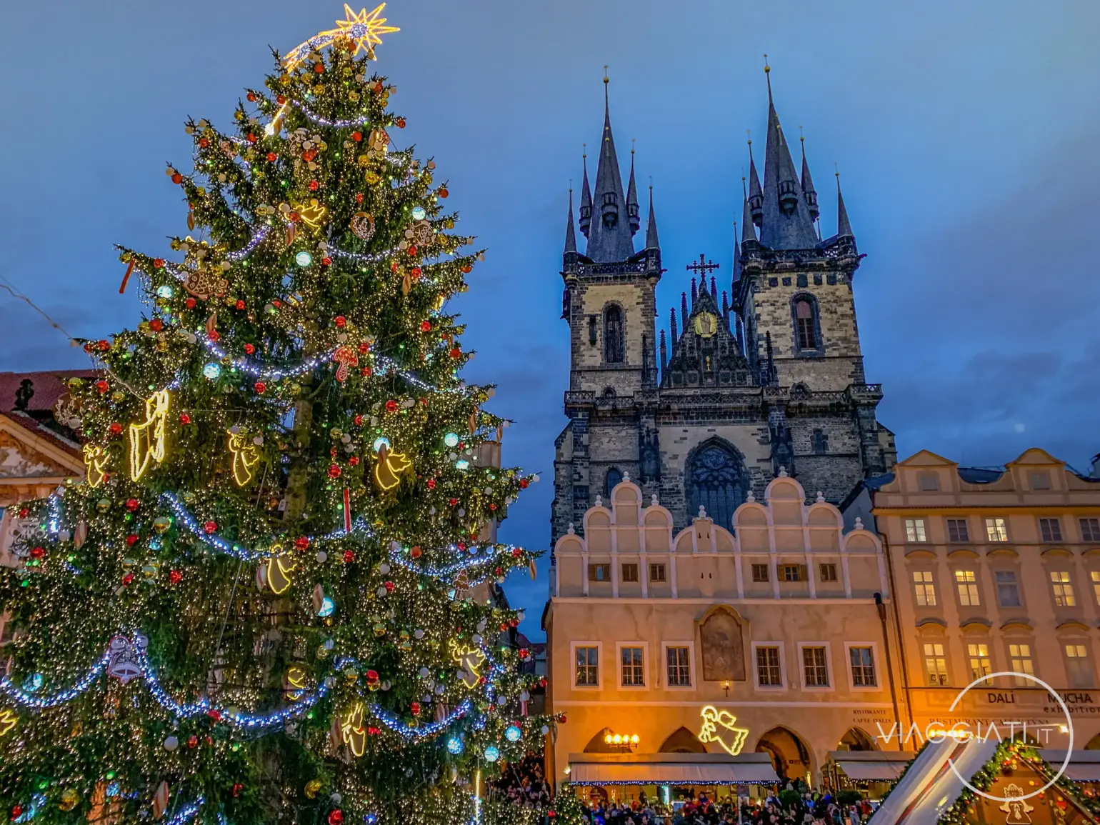 Mercatino di Piazza della Città Vecchia, il più grande di Praga a Natale