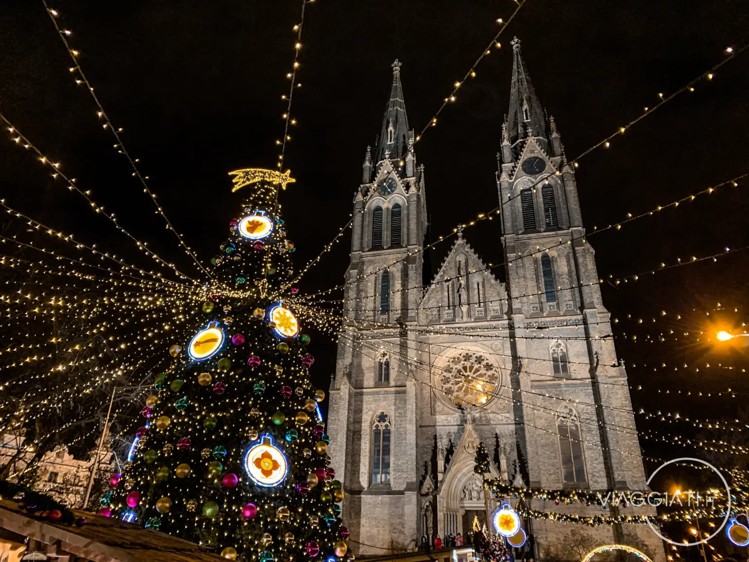 Mercatino di Natale di Piazza della Pace (náměstí Míru)