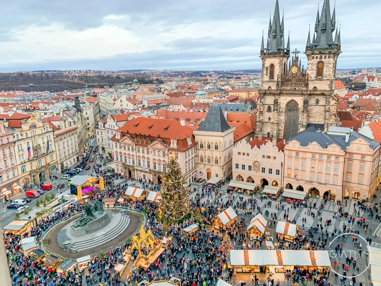Vista su Piazza della Città Vecchia dalla torre del municipio di Praga